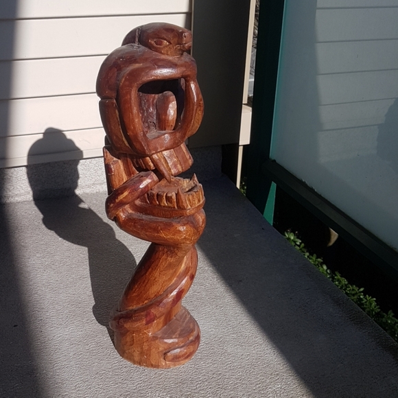 Wooden skull/snake carving - Picture 3 of 4